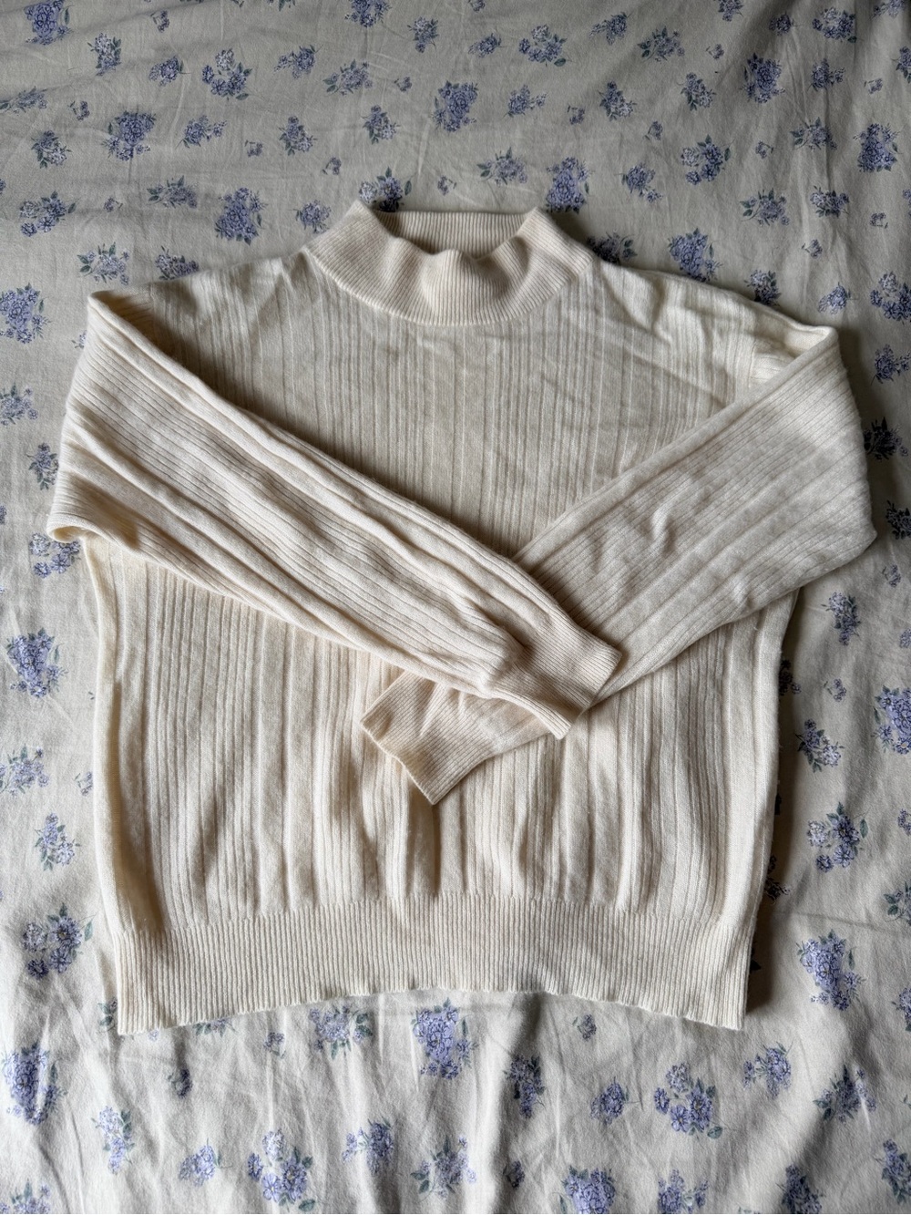 100% Cashmere Vintage Light Cream Ribbed Mock Neck Sweater